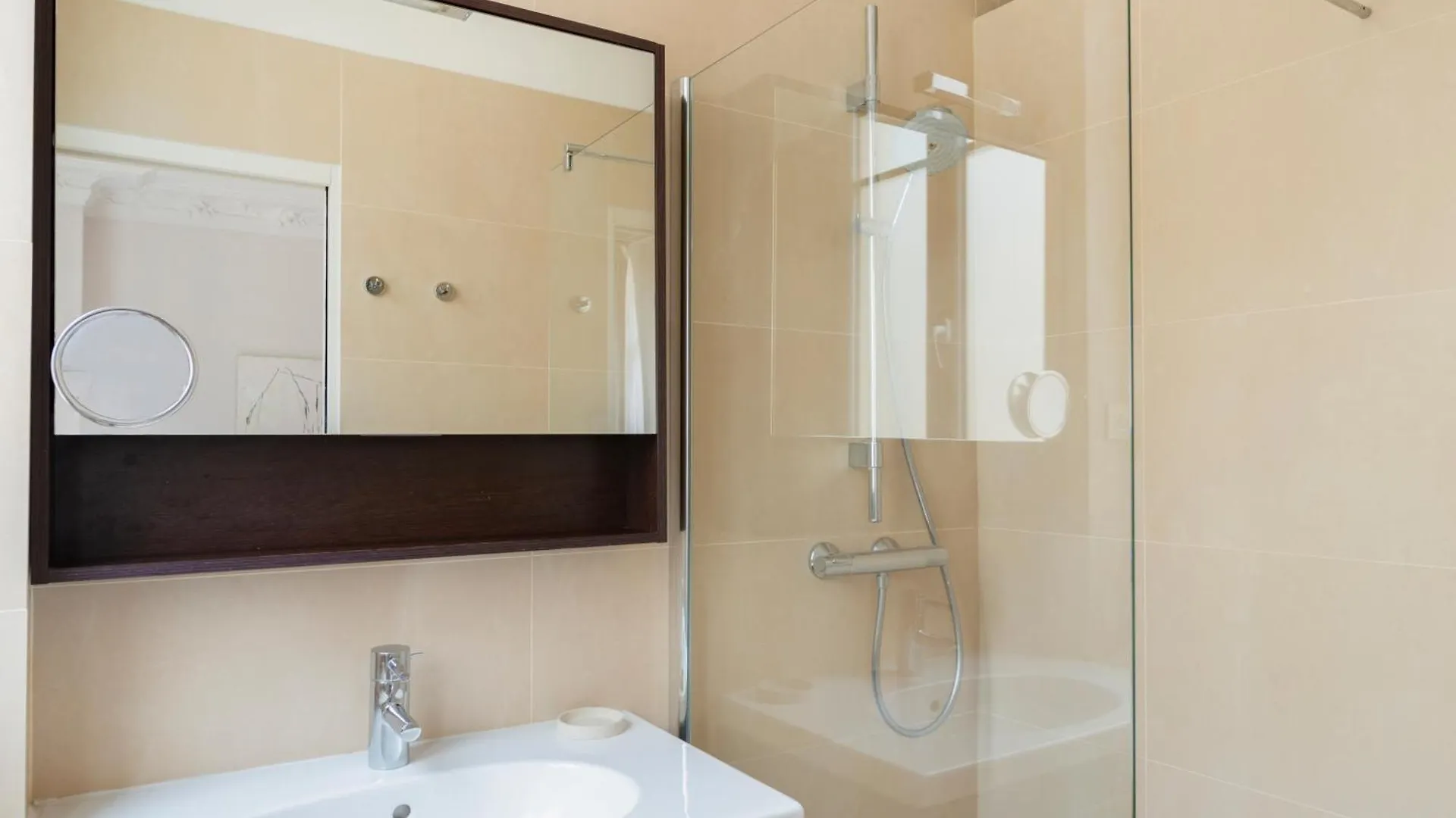 Appartement Paris Eugene Design Residence
